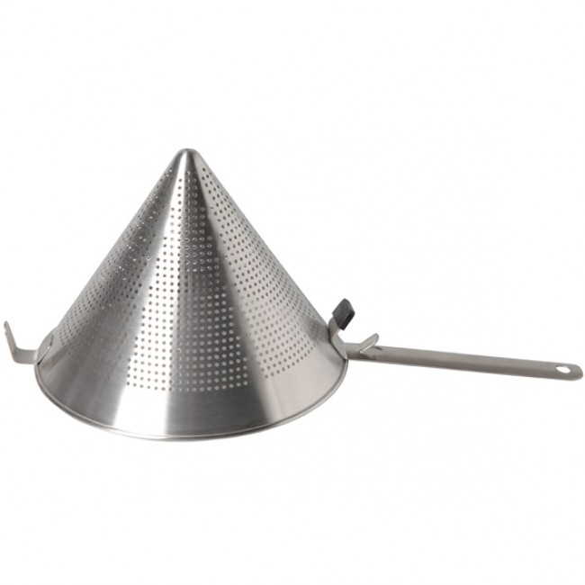 Chinois strainer outlet